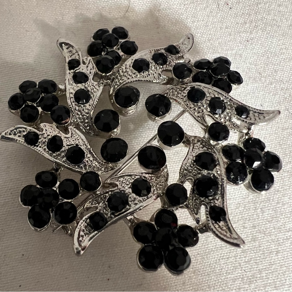 Vintage Pinwheel Silver Tone & Black Floral Rhinestone Flower Brooch / Pin
